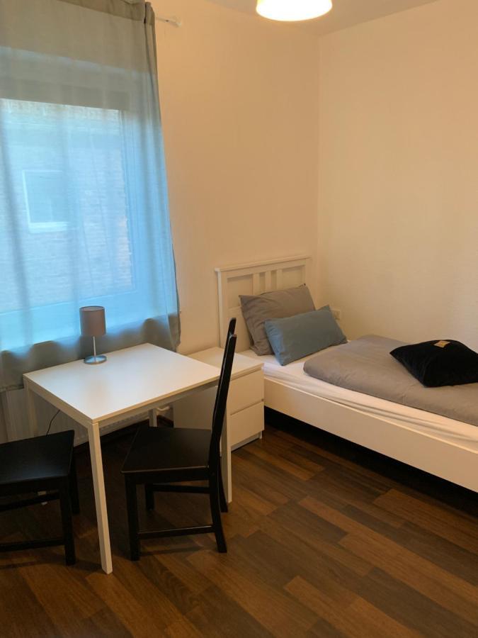 Zum Armen Mann Bed & Breakfast Dusseldorf Bagian luar foto
