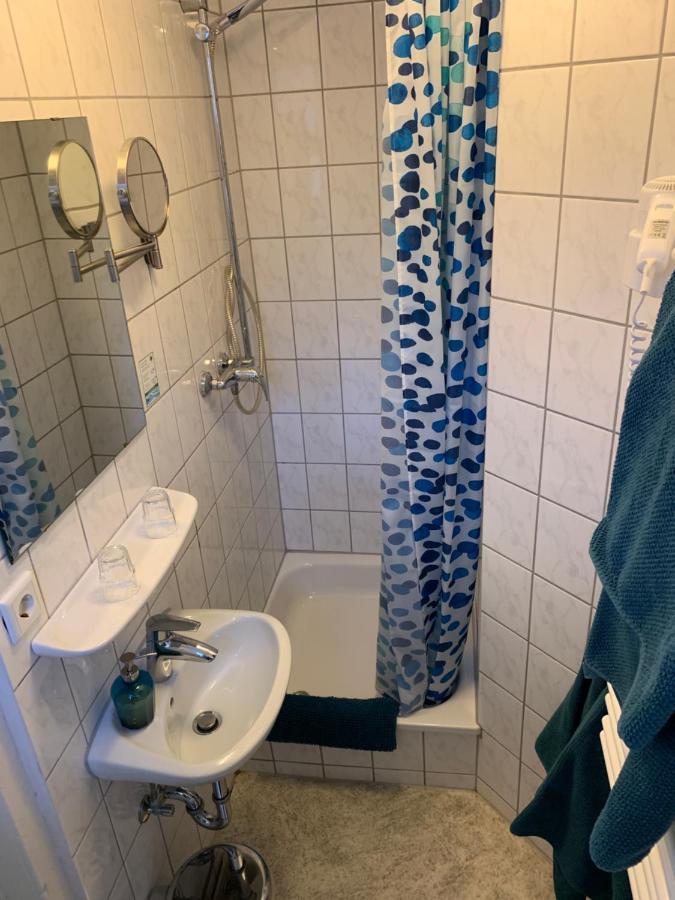 Zum Armen Mann Bed & Breakfast Dusseldorf Bagian luar foto
