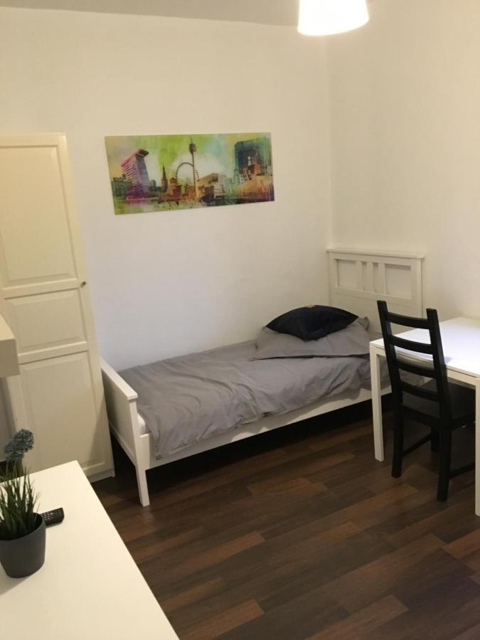 Zum Armen Mann Bed & Breakfast Dusseldorf Bagian luar foto