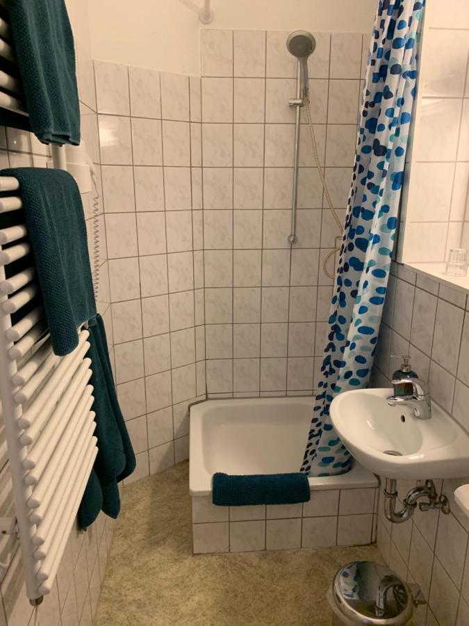 Zum Armen Mann Bed & Breakfast Dusseldorf Bagian luar foto