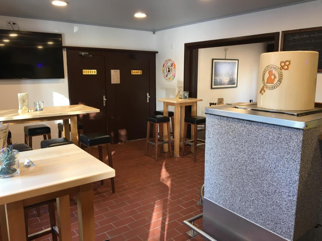 Zum Armen Mann Bed & Breakfast Dusseldorf Bagian luar foto