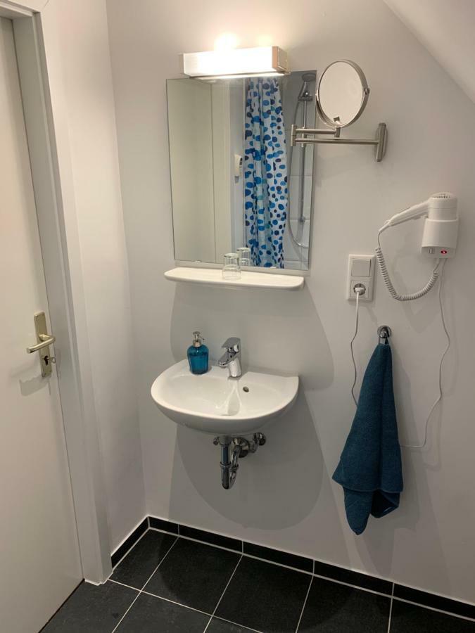 Zum Armen Mann Bed & Breakfast Dusseldorf Bagian luar foto